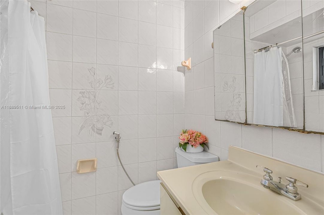 Activo con contrato: $365,000 (3 camas, 2 baños, 1313 Pies cuadrados)