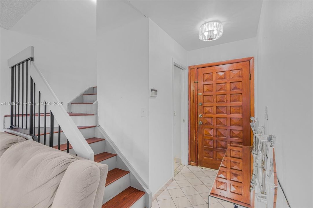 Activo con contrato: $365,000 (3 camas, 2 baños, 1313 Pies cuadrados)