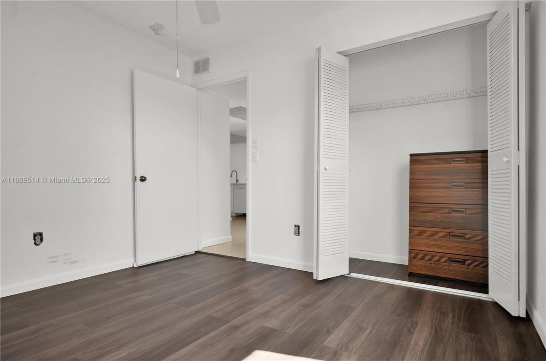 合同活跃: $225,000 (3 贝兹, 2 浴室, 1125 平方英尺)