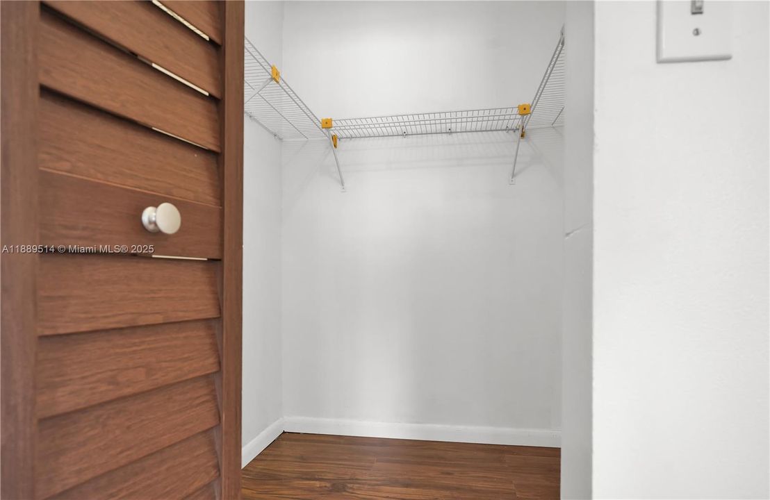 合同活跃: $225,000 (3 贝兹, 2 浴室, 1125 平方英尺)