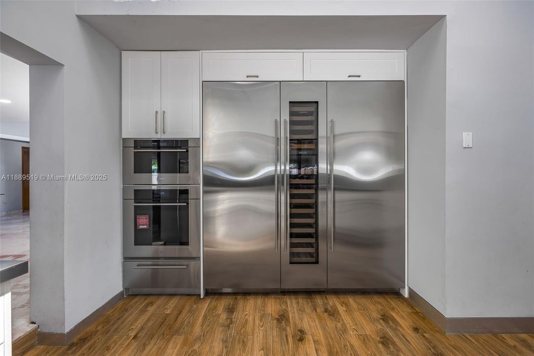 For Sale: $3,099,999 (5 beds, 4 baths, 7631 Square Feet)