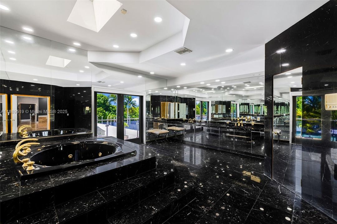 For Sale: $3,099,999 (5 beds, 4 baths, 7631 Square Feet)