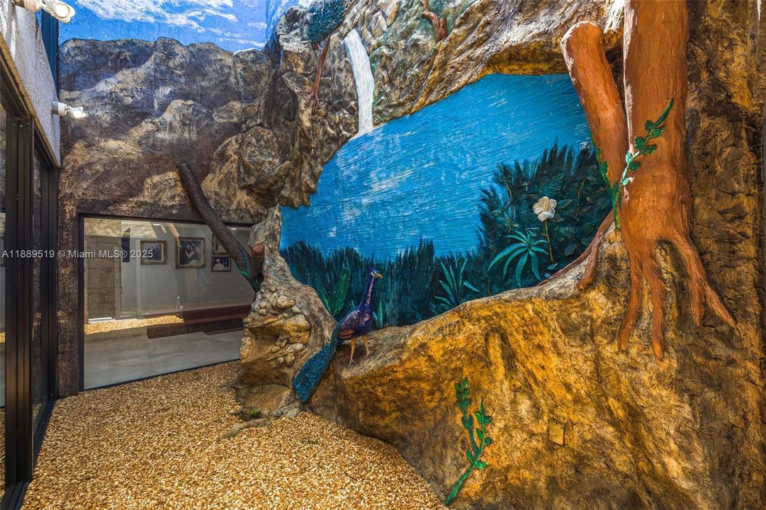 For Sale: $3,099,999 (5 beds, 4 baths, 7631 Square Feet)