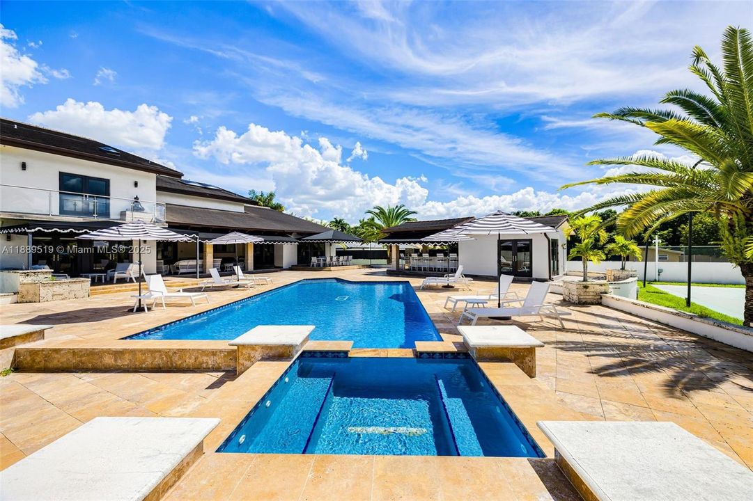 For Sale: $3,099,999 (5 beds, 4 baths, 7631 Square Feet)