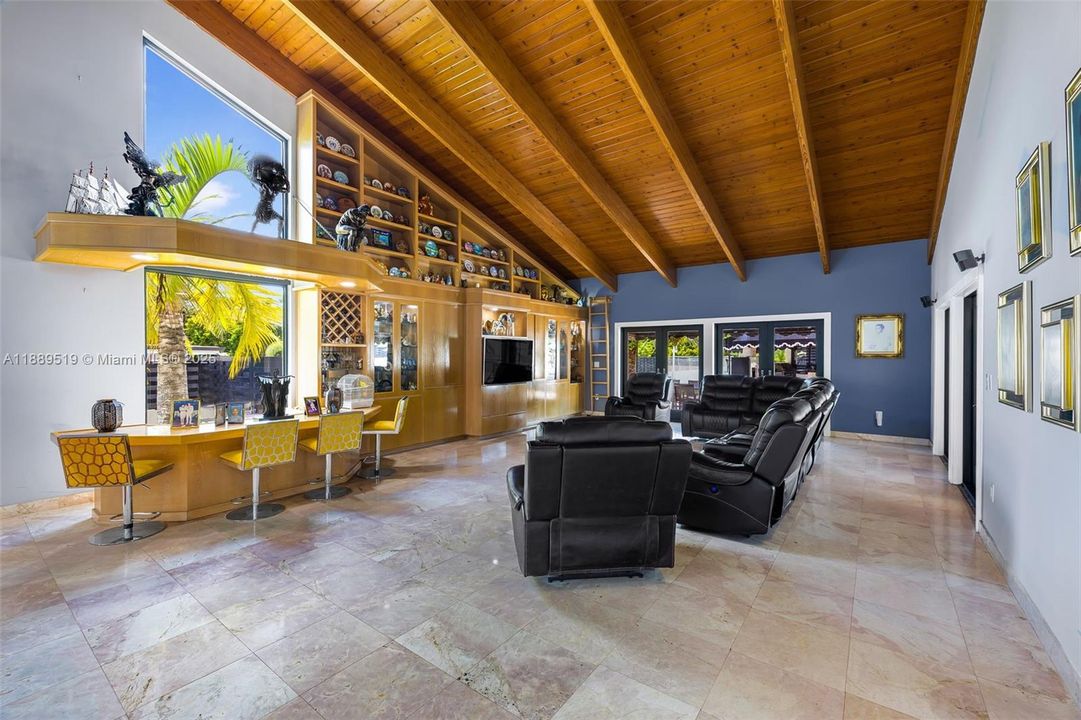 For Sale: $3,099,999 (5 beds, 4 baths, 7631 Square Feet)