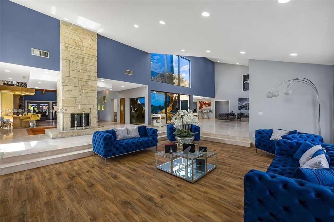 For Sale: $3,099,999 (5 beds, 4 baths, 7631 Square Feet)