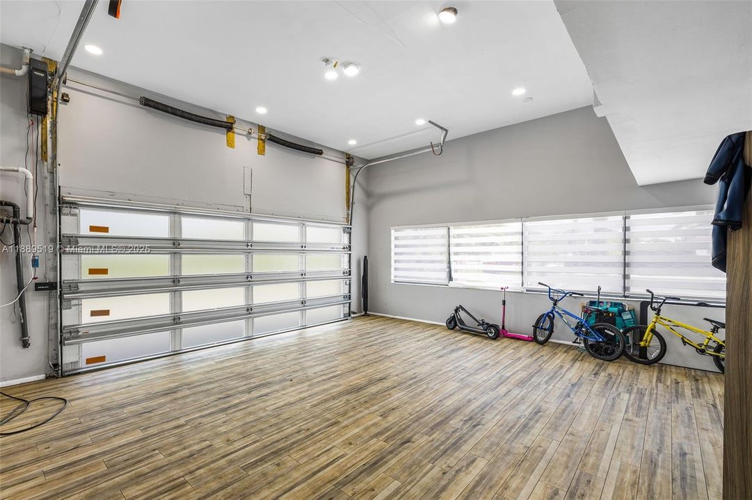 For Sale: $3,099,999 (5 beds, 4 baths, 7631 Square Feet)