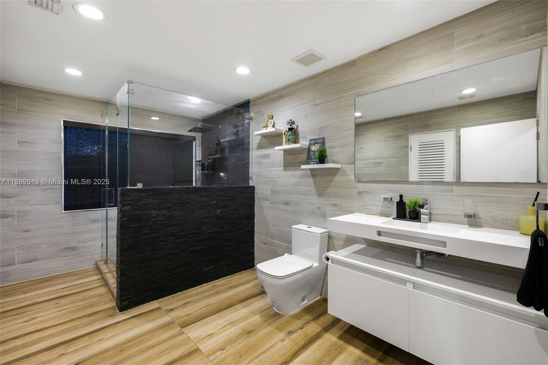 For Sale: $3,099,999 (5 beds, 4 baths, 7631 Square Feet)