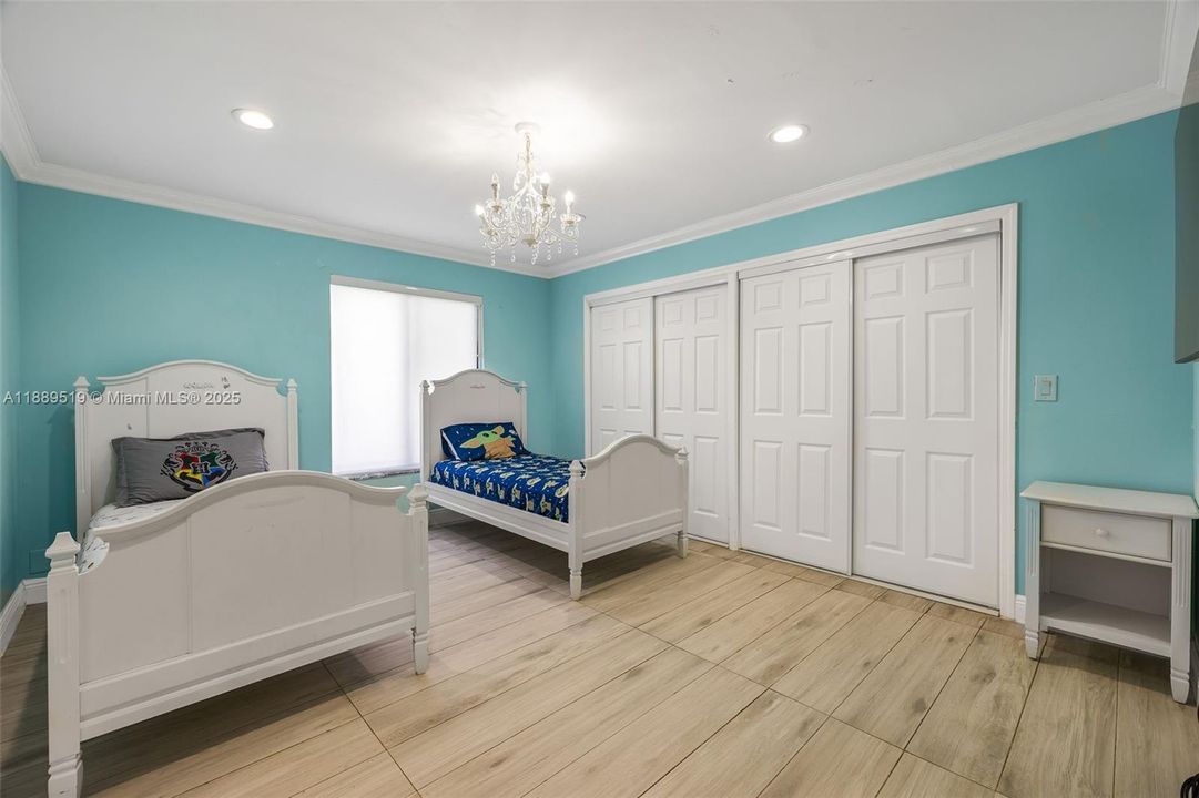 For Sale: $3,099,999 (5 beds, 4 baths, 7631 Square Feet)