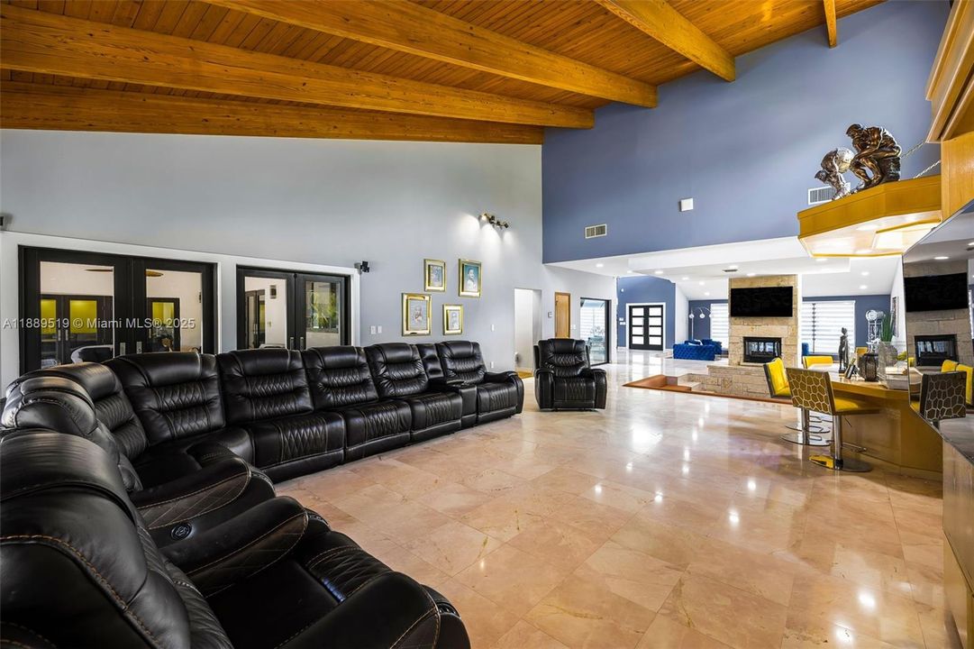 For Sale: $3,099,999 (5 beds, 4 baths, 7631 Square Feet)