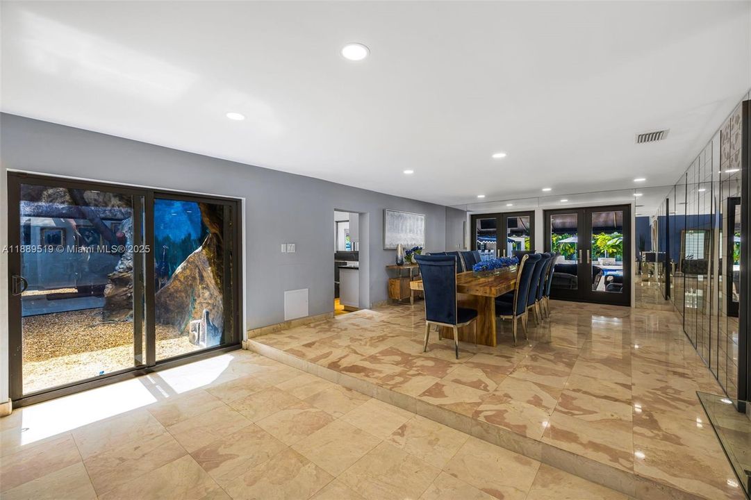 For Sale: $3,099,999 (5 beds, 4 baths, 7631 Square Feet)