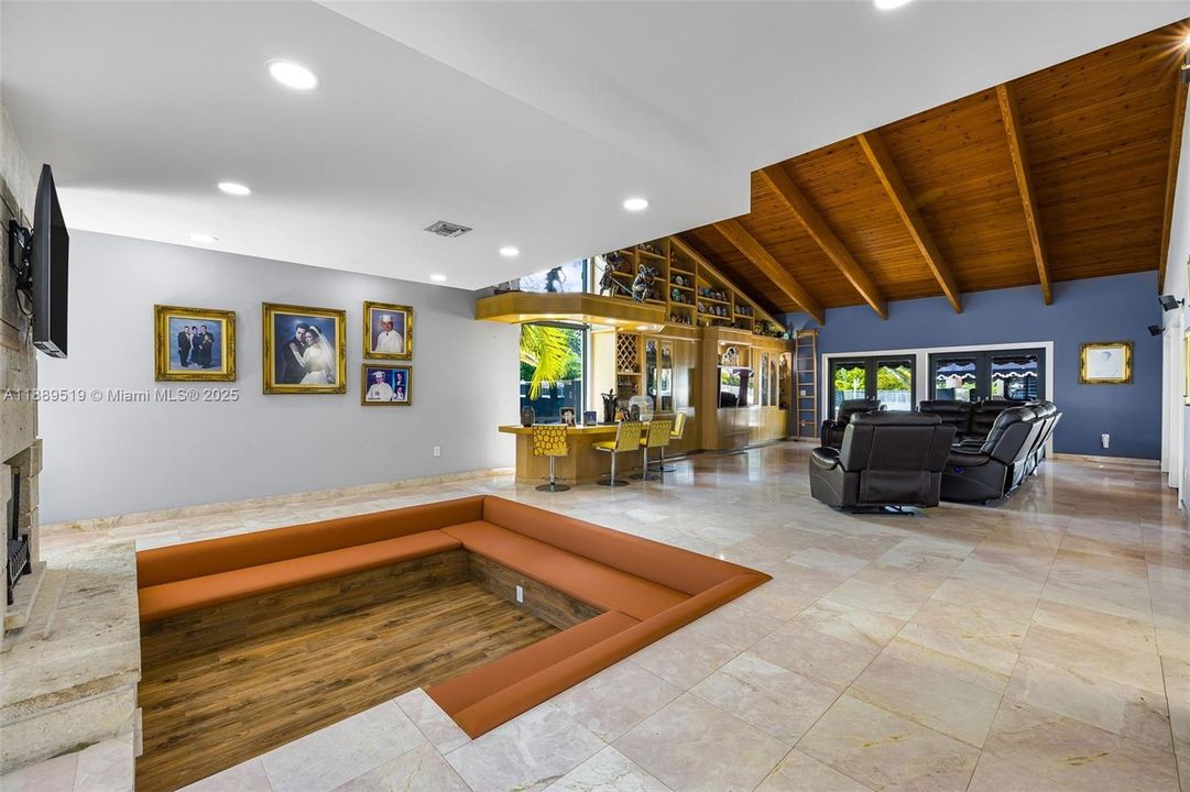 For Sale: $3,099,999 (5 beds, 4 baths, 7631 Square Feet)