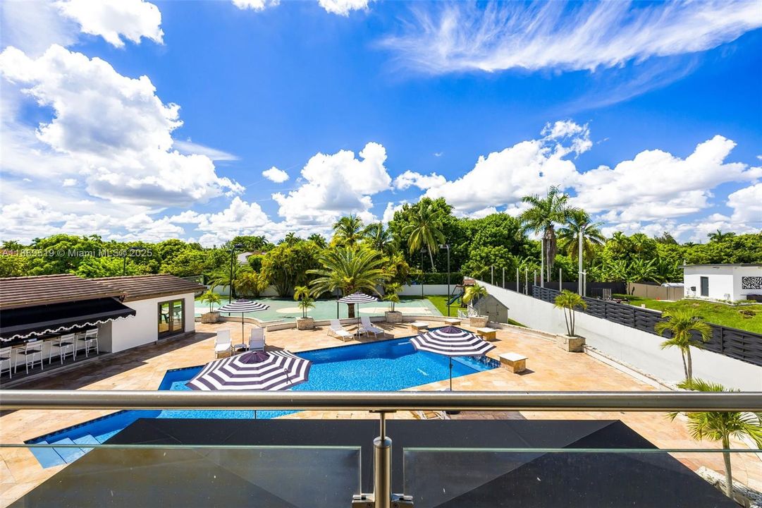 For Sale: $3,099,999 (5 beds, 4 baths, 7631 Square Feet)