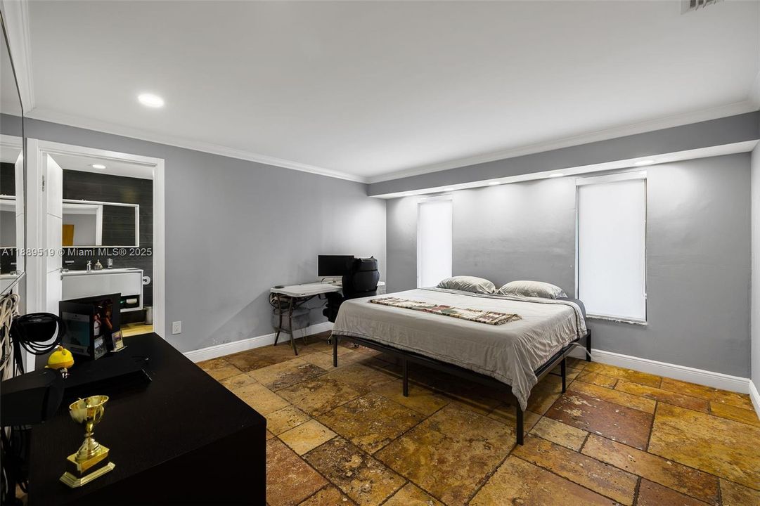 For Sale: $3,099,999 (5 beds, 4 baths, 7631 Square Feet)