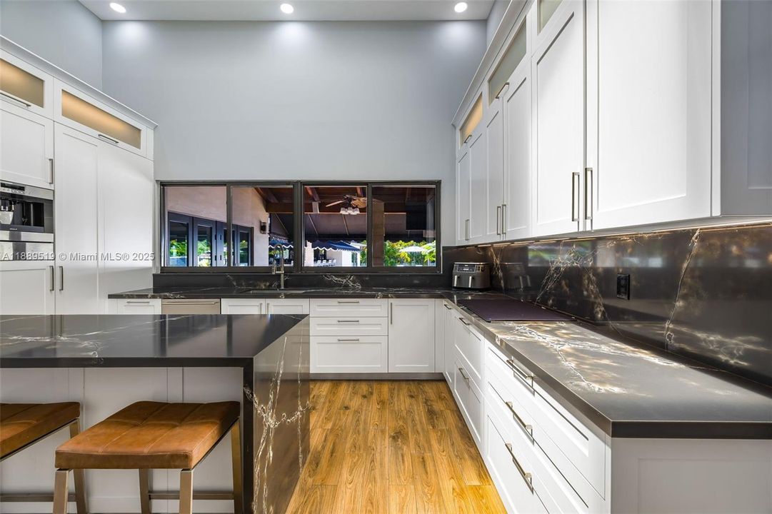 For Sale: $3,099,999 (5 beds, 4 baths, 7631 Square Feet)