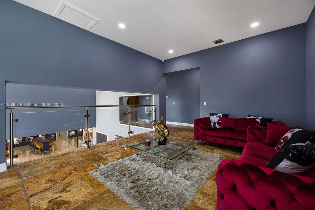 For Sale: $3,099,999 (5 beds, 4 baths, 7631 Square Feet)