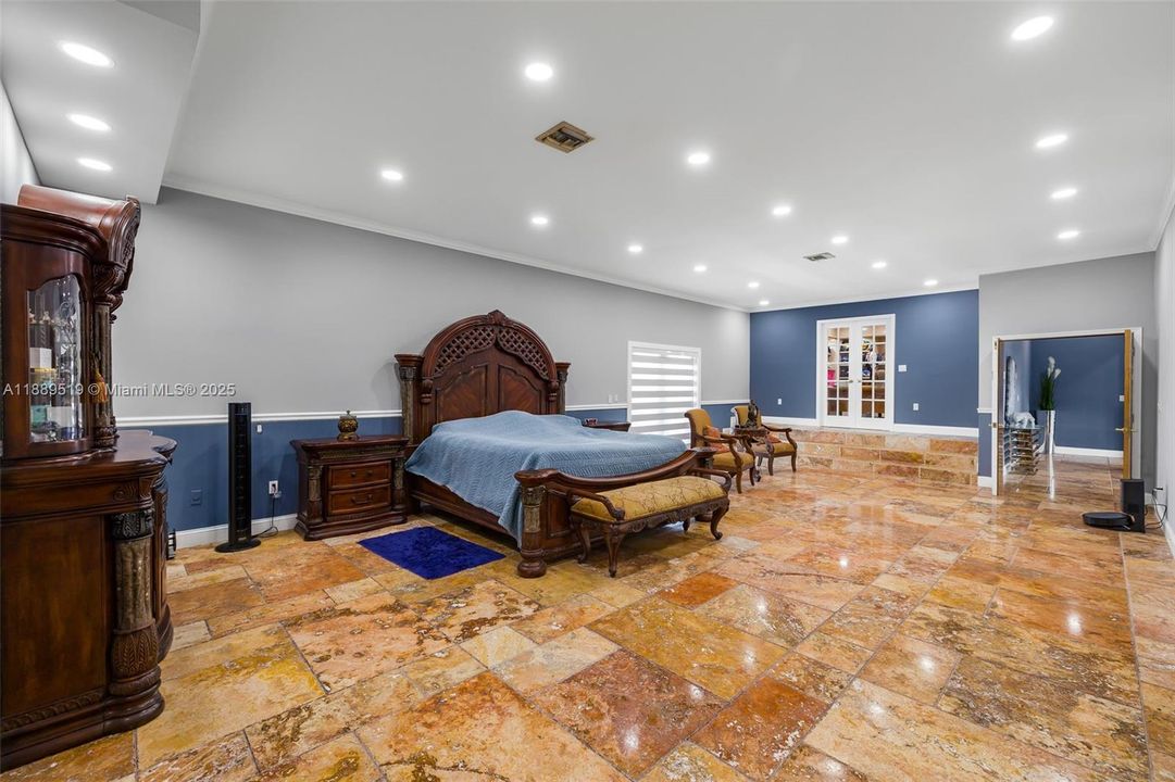 For Sale: $3,099,999 (5 beds, 4 baths, 7631 Square Feet)