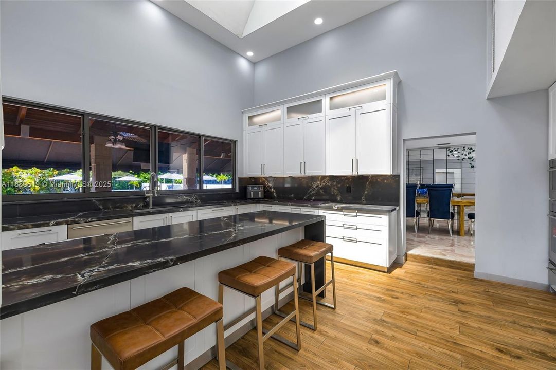 For Sale: $3,099,999 (5 beds, 4 baths, 7631 Square Feet)