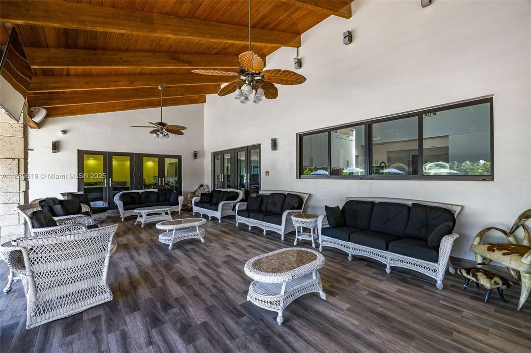 For Sale: $3,099,999 (5 beds, 4 baths, 7631 Square Feet)