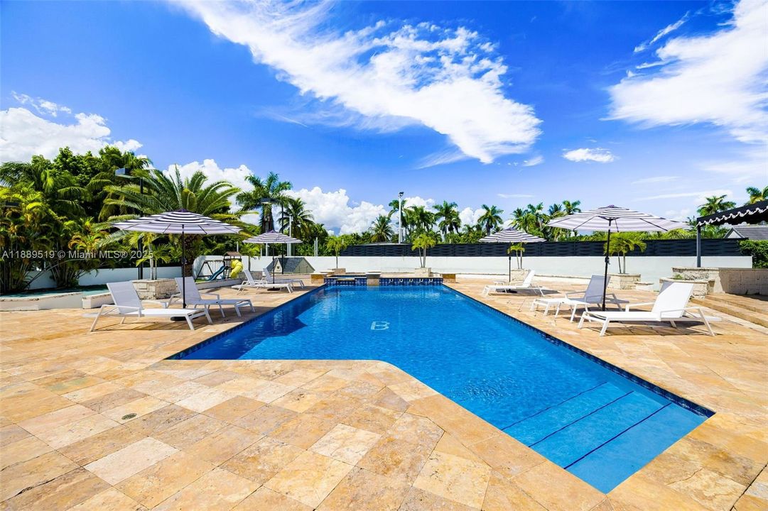 For Sale: $3,099,999 (5 beds, 4 baths, 7631 Square Feet)