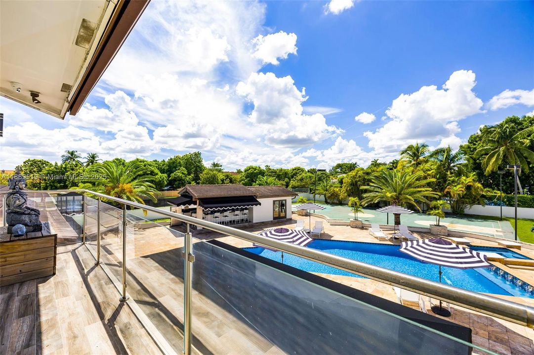 For Sale: $3,099,999 (5 beds, 4 baths, 7631 Square Feet)