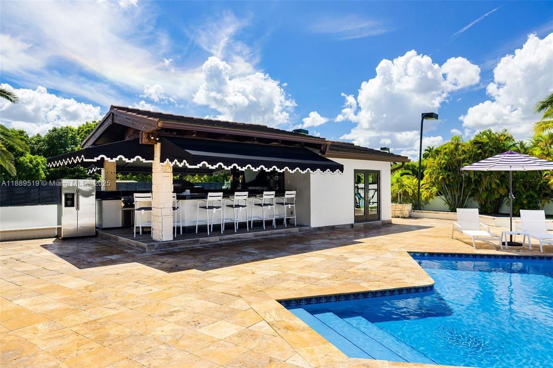 For Sale: $3,099,999 (5 beds, 4 baths, 7631 Square Feet)