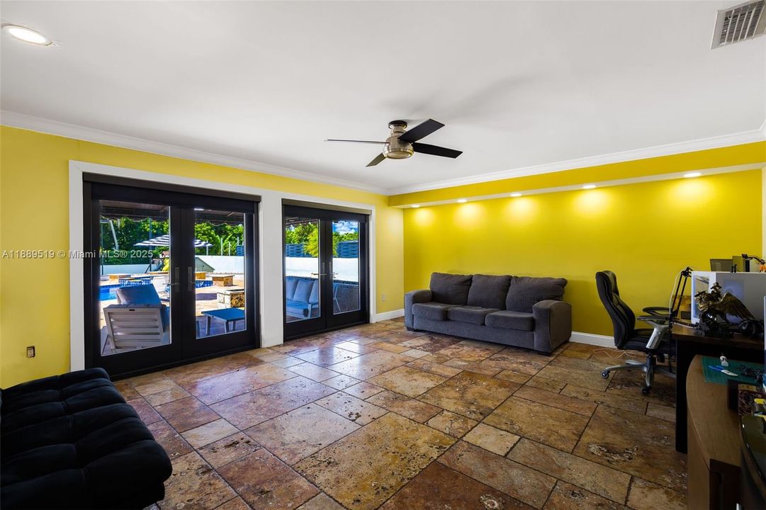 For Sale: $3,099,999 (5 beds, 4 baths, 7631 Square Feet)