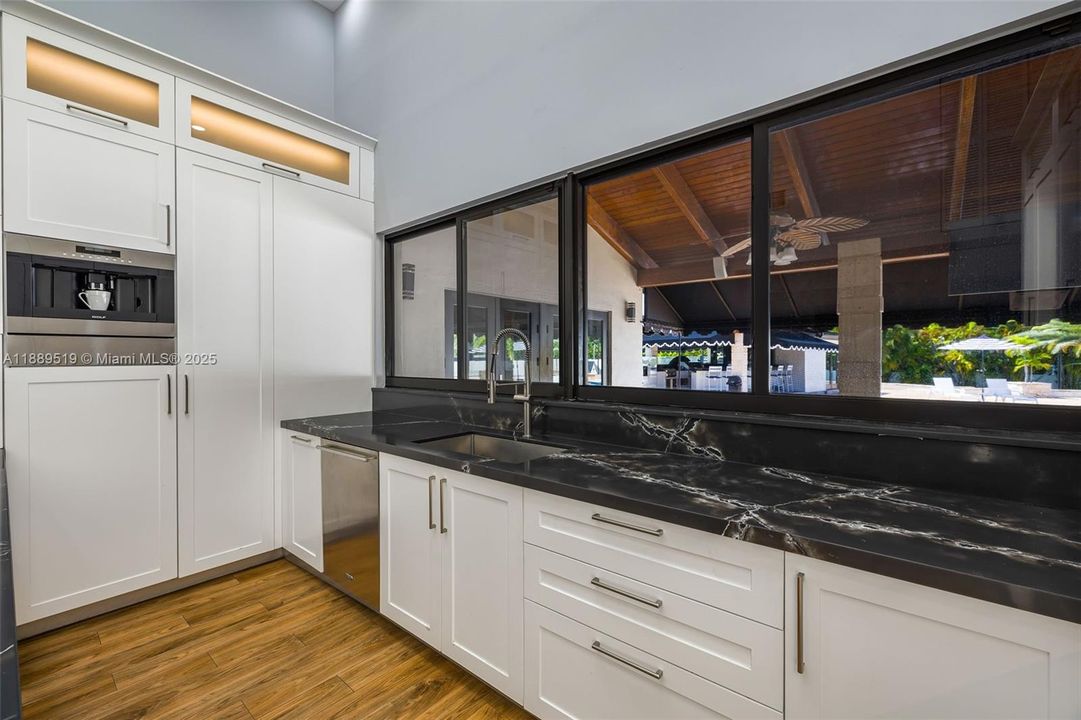 For Sale: $3,099,999 (5 beds, 4 baths, 7631 Square Feet)