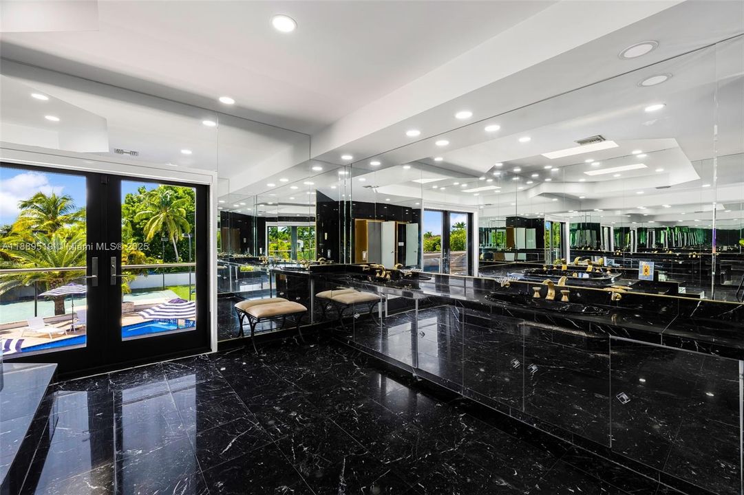 For Sale: $3,099,999 (5 beds, 4 baths, 7631 Square Feet)