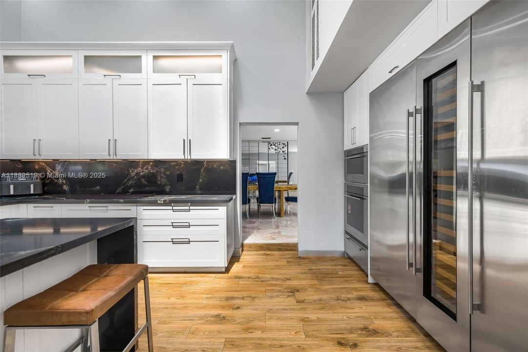 For Sale: $3,099,999 (5 beds, 4 baths, 7631 Square Feet)