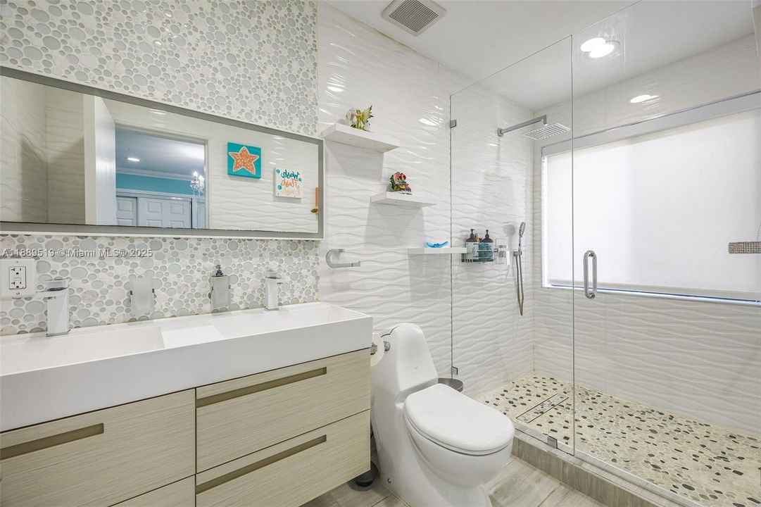 For Sale: $3,099,999 (5 beds, 4 baths, 7631 Square Feet)