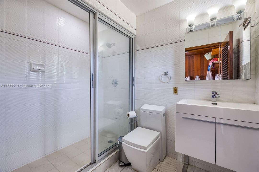 For Sale: $3,099,999 (5 beds, 4 baths, 7631 Square Feet)