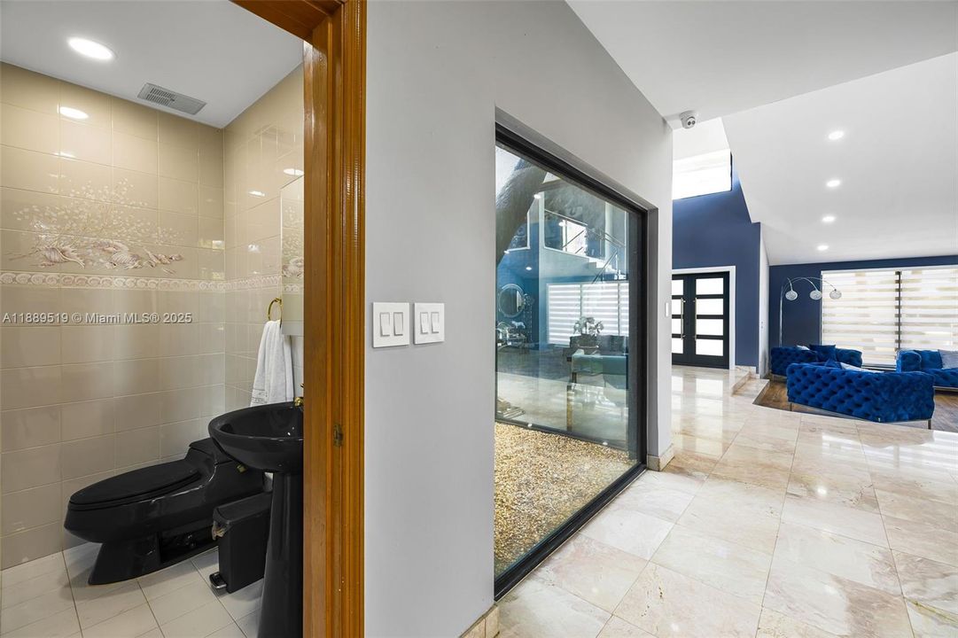 For Sale: $3,099,999 (5 beds, 4 baths, 7631 Square Feet)