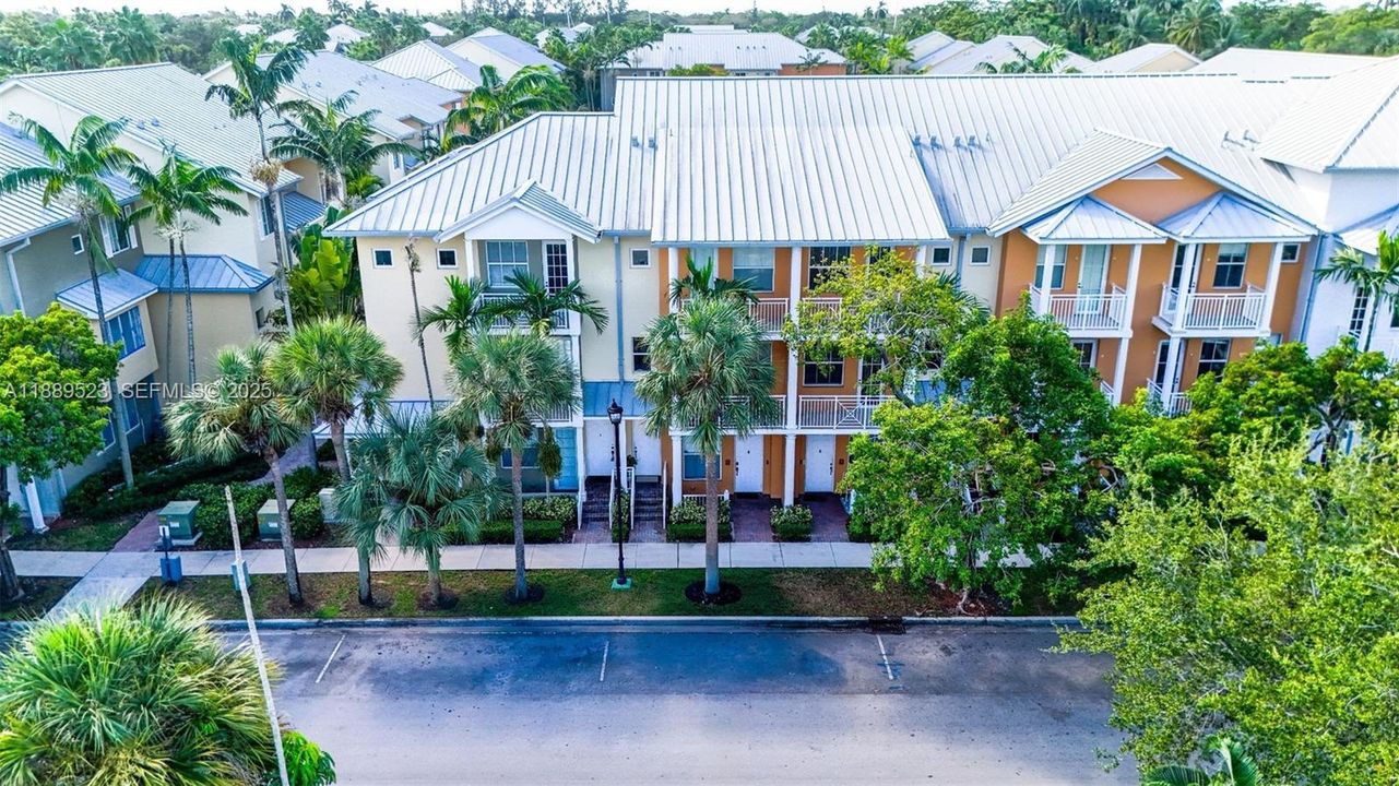 For Sale: $499,000 (3 beds, 2 baths, 1977 Square Feet)