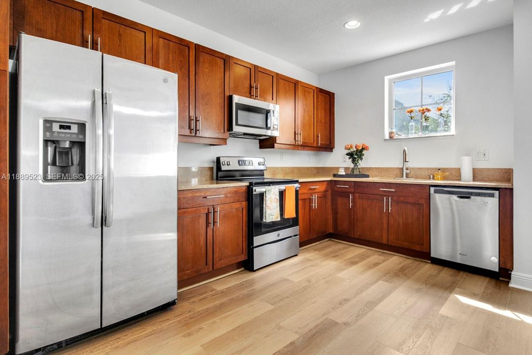 For Sale: $499,000 (3 beds, 2 baths, 1977 Square Feet)