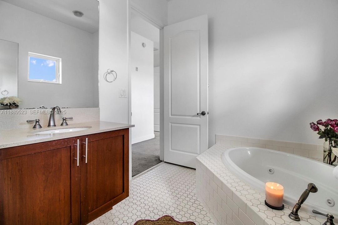 For Sale: $499,000 (3 beds, 2 baths, 1977 Square Feet)