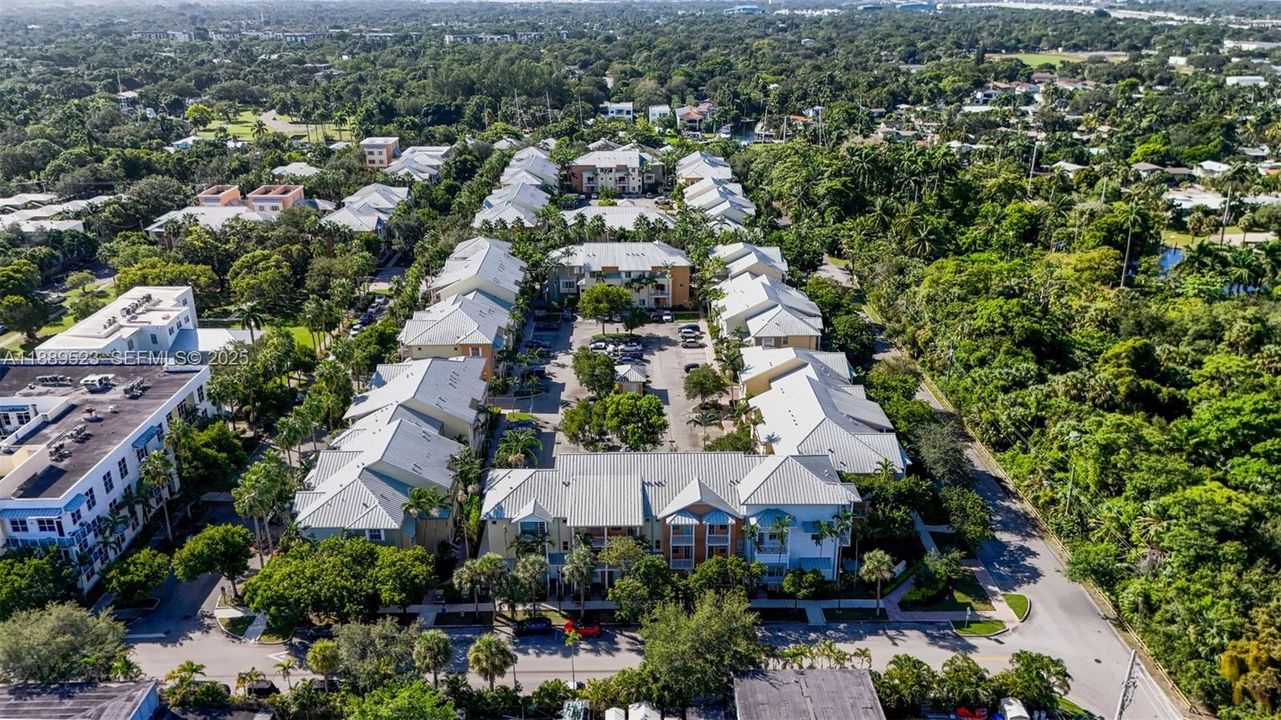 For Sale: $499,000 (3 beds, 2 baths, 1977 Square Feet)