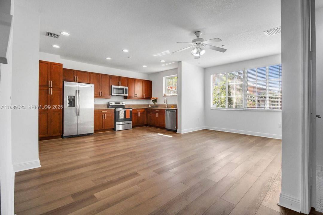 For Sale: $499,000 (3 beds, 2 baths, 1977 Square Feet)