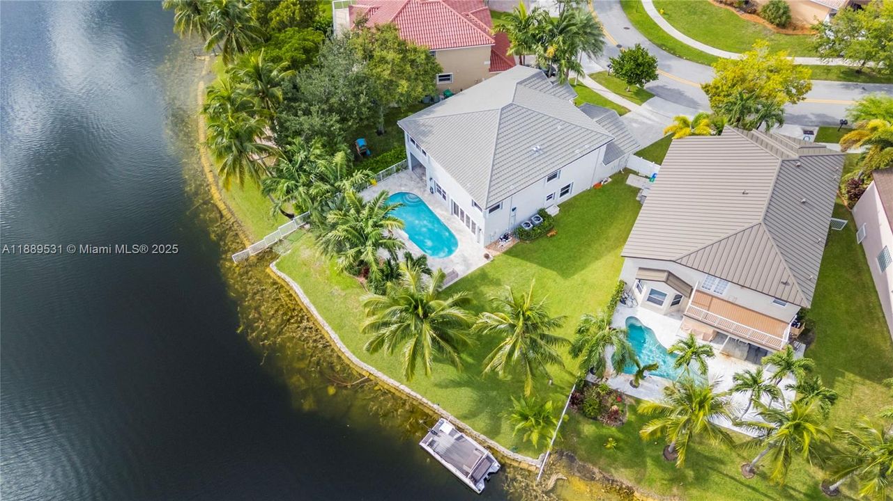 Activo con contrato: $930,000 (4 camas, 3 baños, 2870 Pies cuadrados)