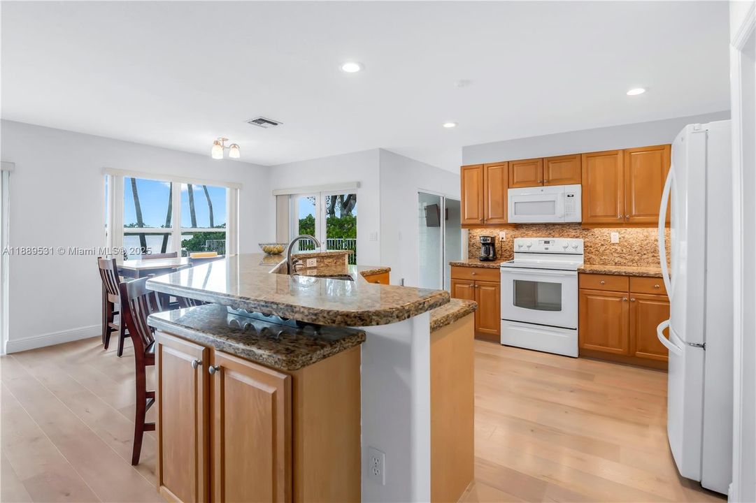 Activo con contrato: $930,000 (4 camas, 3 baños, 2870 Pies cuadrados)