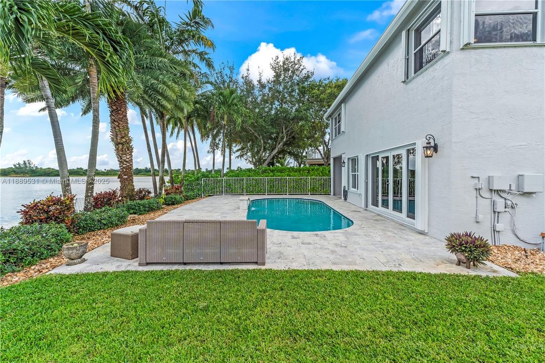 Activo con contrato: $930,000 (4 camas, 3 baños, 2870 Pies cuadrados)