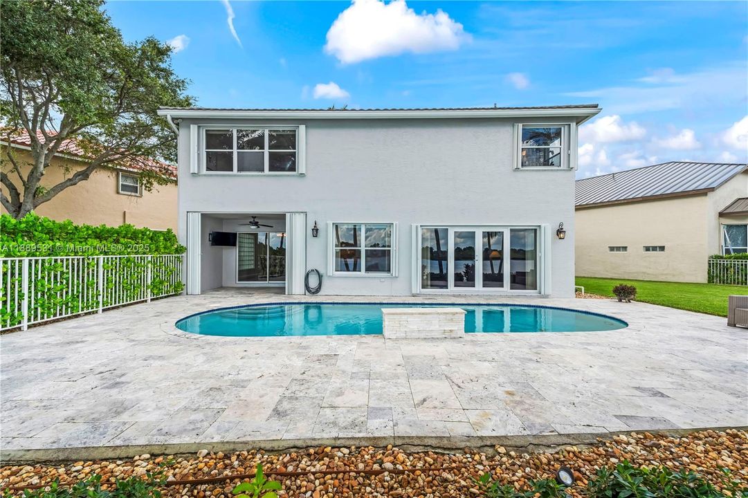 Activo con contrato: $930,000 (4 camas, 3 baños, 2870 Pies cuadrados)