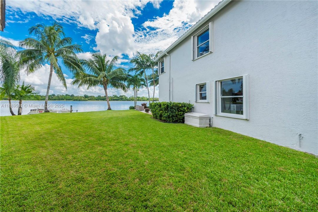 Activo con contrato: $930,000 (4 camas, 3 baños, 2870 Pies cuadrados)