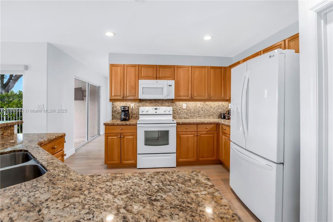 Activo con contrato: $930,000 (4 camas, 3 baños, 2870 Pies cuadrados)