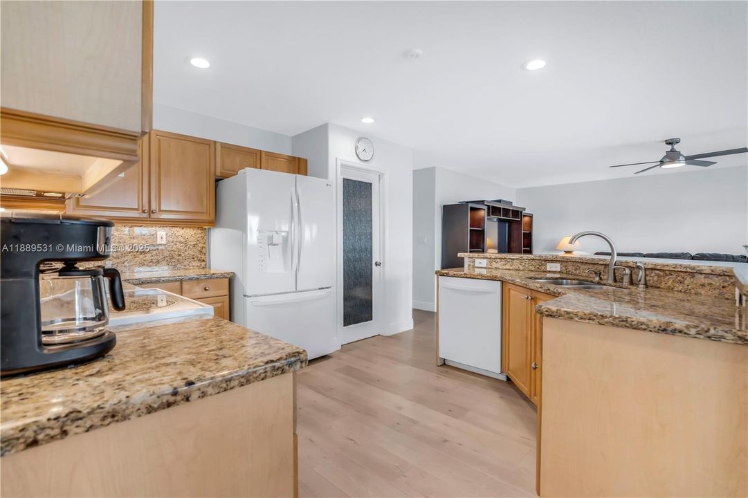 Activo con contrato: $930,000 (4 camas, 3 baños, 2870 Pies cuadrados)