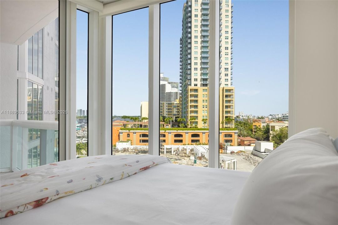 For Sale: $3,850,000 (3 beds, 2 baths, 2008 Square Feet)