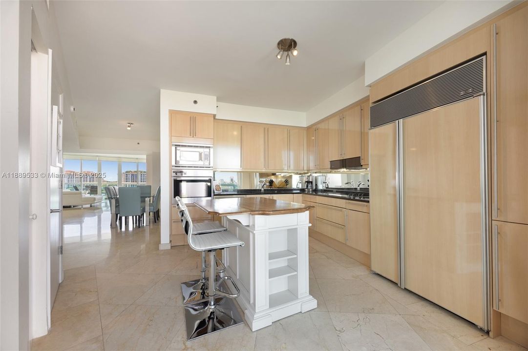 For Sale: $3,850,000 (3 beds, 2 baths, 2008 Square Feet)