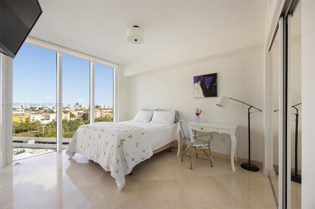 For Sale: $3,850,000 (3 beds, 2 baths, 2008 Square Feet)