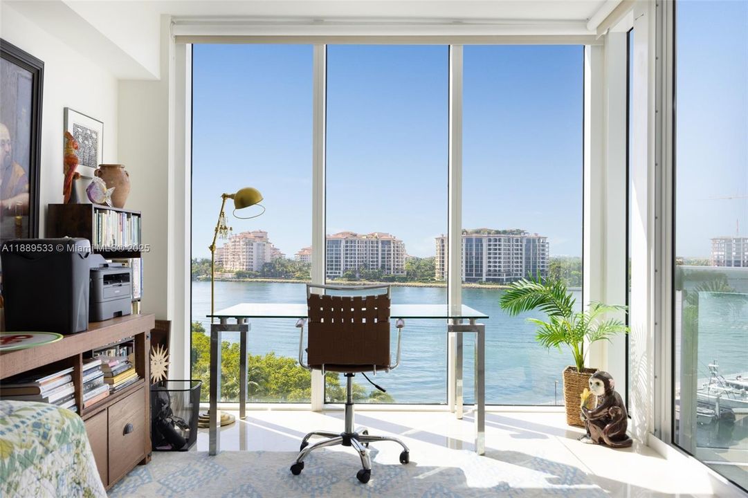 For Sale: $3,850,000 (3 beds, 2 baths, 2008 Square Feet)