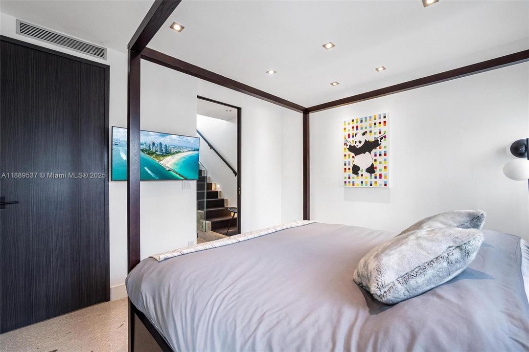 En Venta: $1,895,000 (4 camas, 3 baños, 2163 Pies cuadrados)